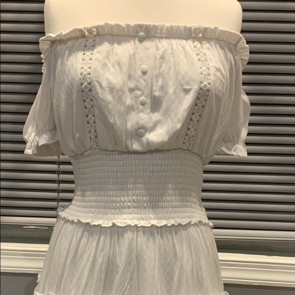 White Venus Beautiful Spring / Summer  Size Small.  Never Used